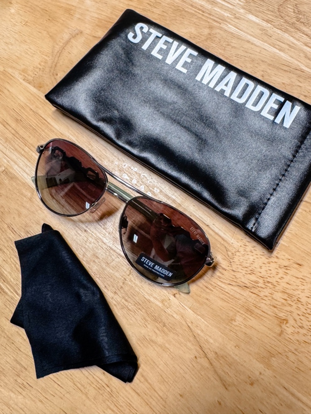 Steve Madden • Aviator Sunglasses